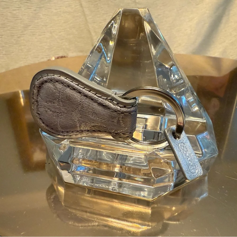 Gray Patterned Keychain - Picture 3 of 3